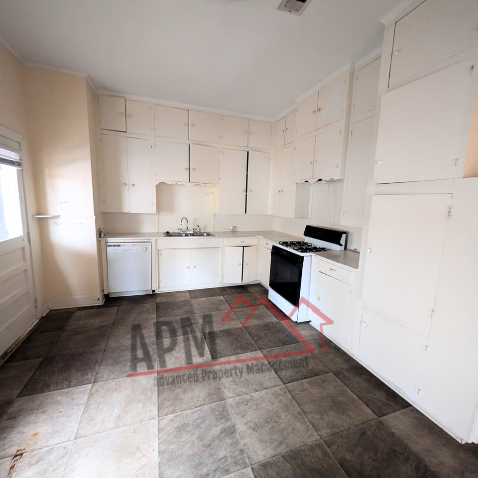 403 K Street - Photo 2 of 8