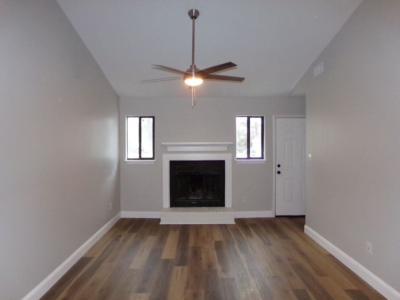 206 Cedar Ridge Ln - Photo 2 of 18