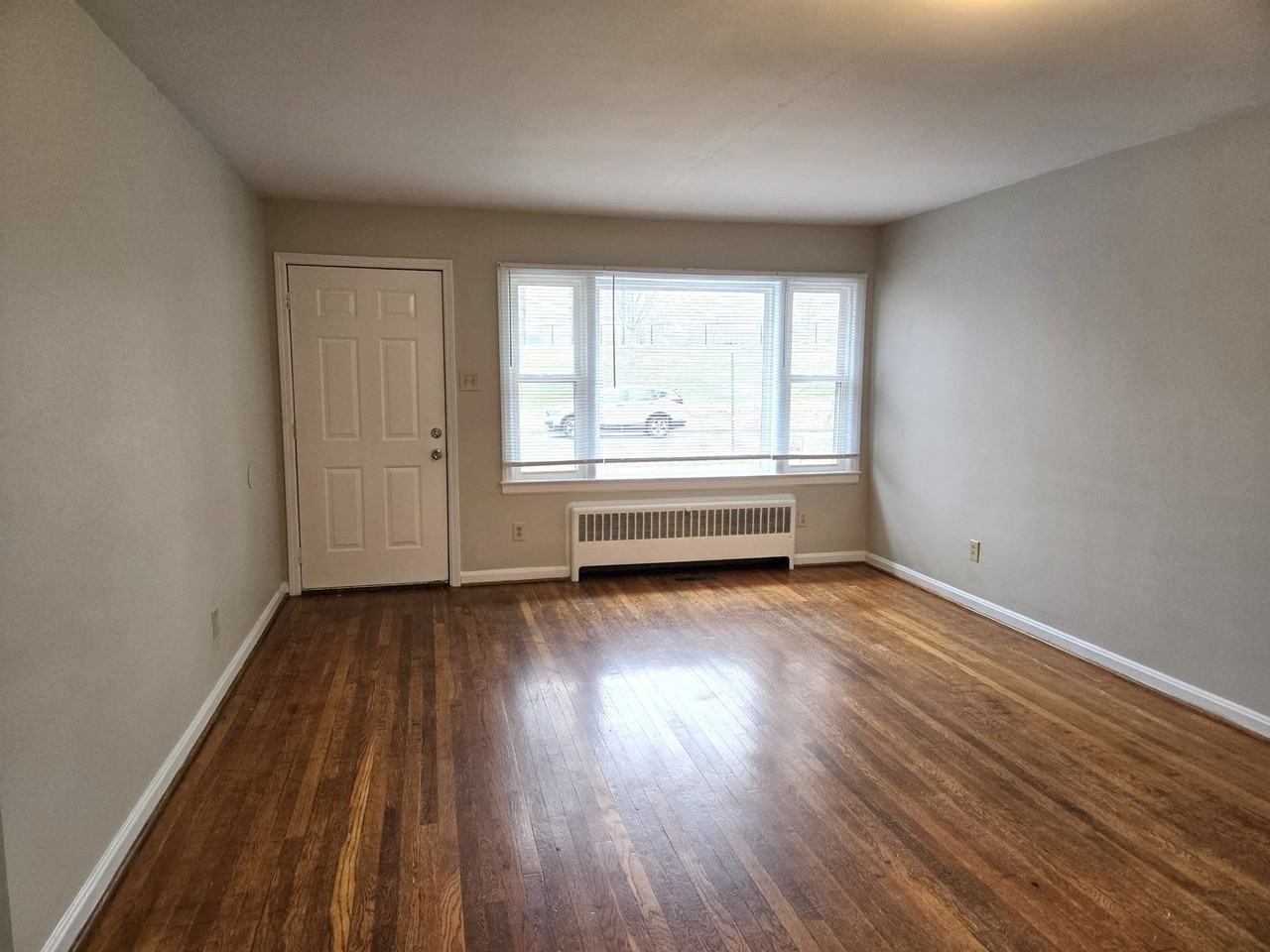 401 Springhill Dr - Photo 2 of 20