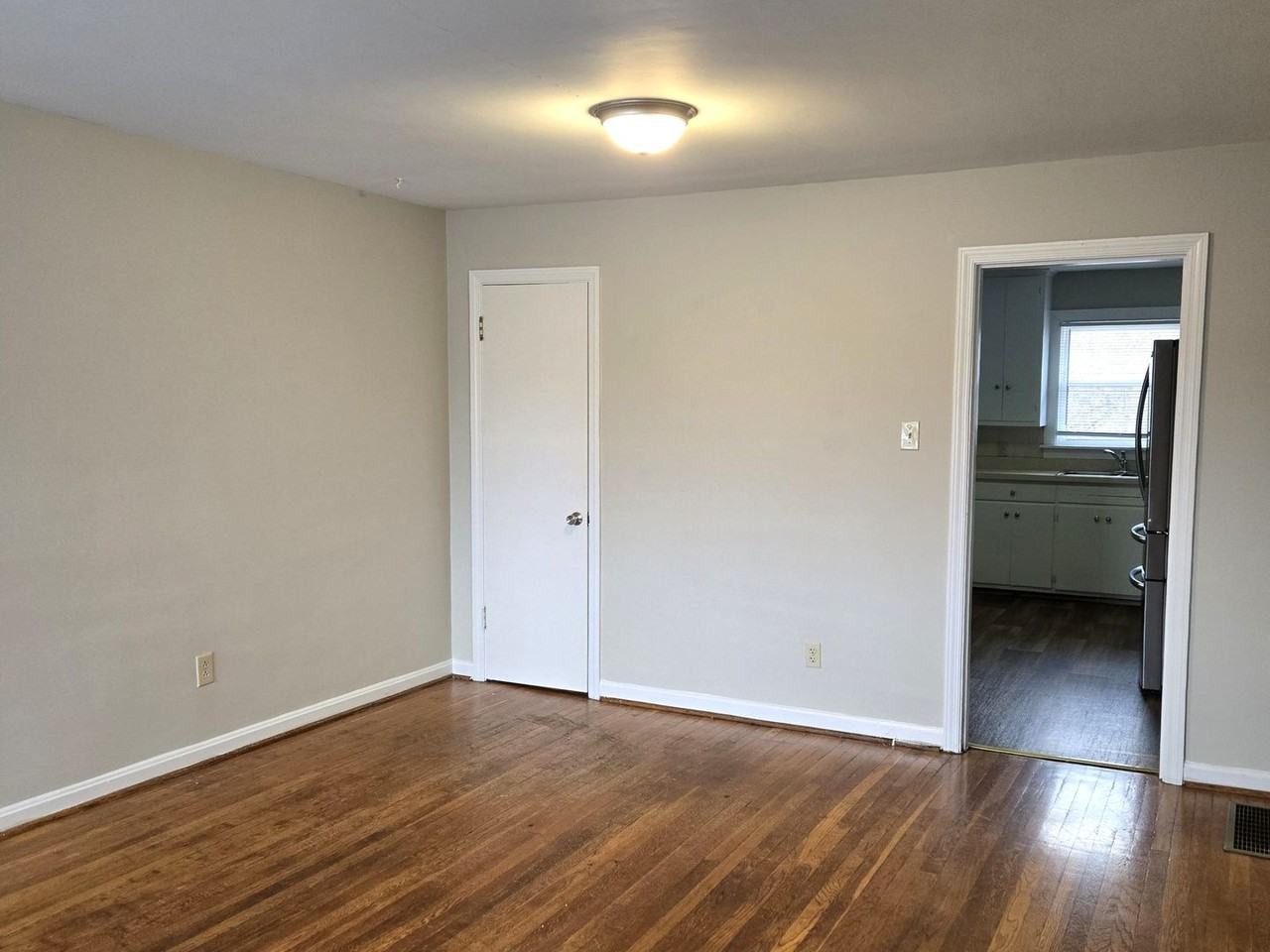 401 Springhill Dr - Photo 3 of 20