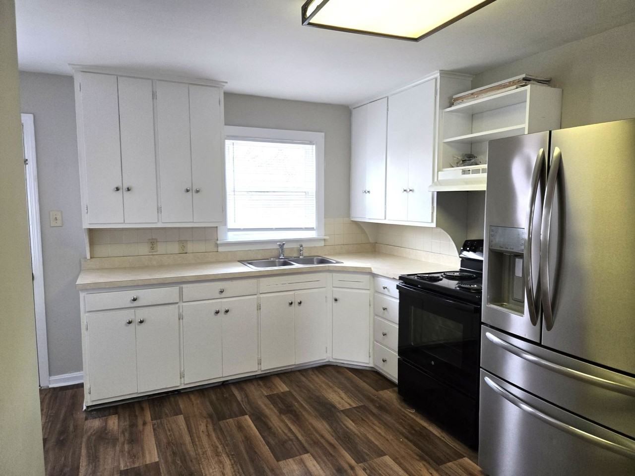 401 Springhill Dr - Photo 4 of 20