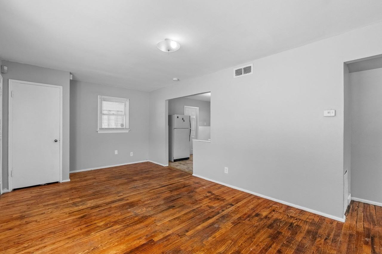 8433 1st St - Photo 4 of 23