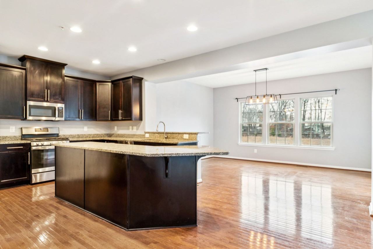 7578 Arundel Woods Dr - Photo 3 of 9