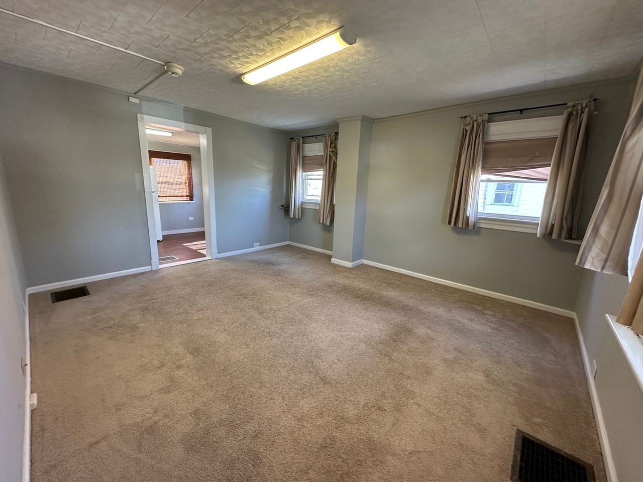 263 Bell St - Photo 2 of 19