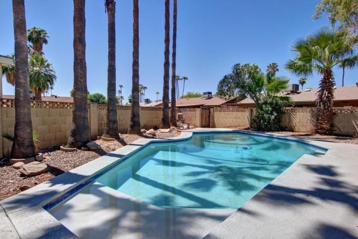 417 E Greenway Dr - Photo 3 of 26