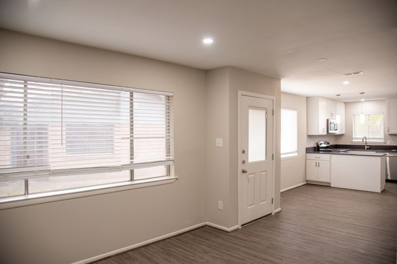 1700 Trinity Pl - Photo 3 of 10