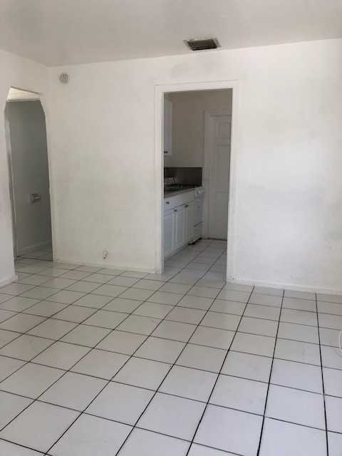 109 Ne 2nd Ave #NA - Photo 4 of 6