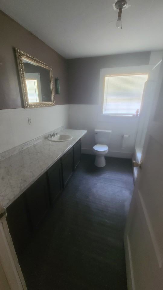 1007 Sanford St #NA - Photo 2 of 11