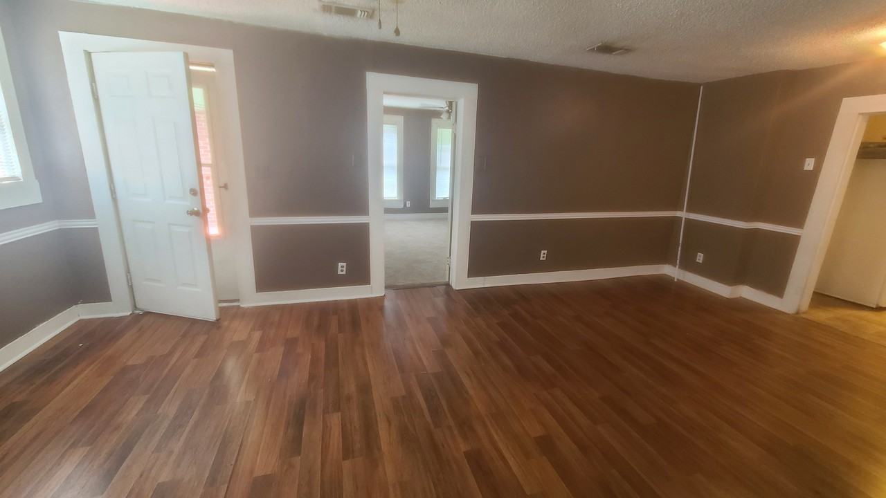 1007 Sanford St #NA - Photo 3 of 11