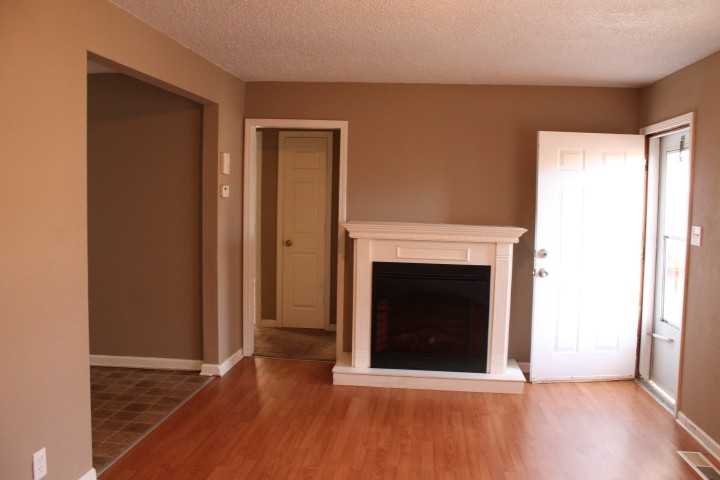 10211 Drury Ave - Photo 3 of 11