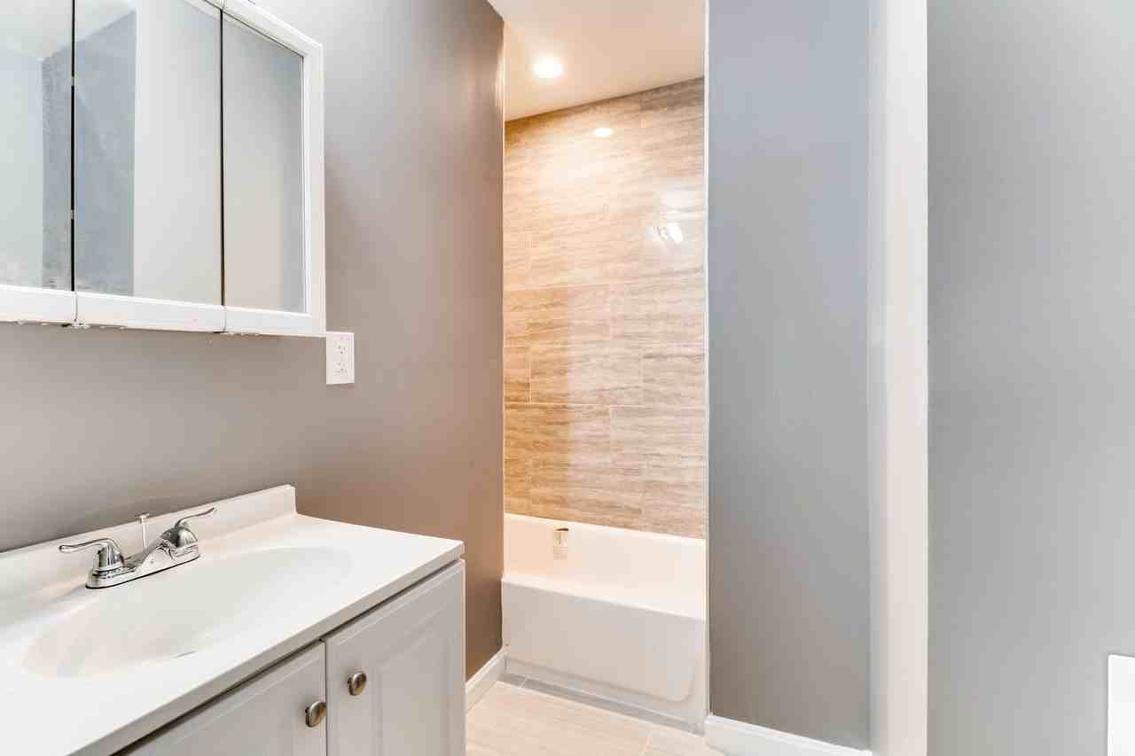 3322 Hudson St - Photo 5 of 33