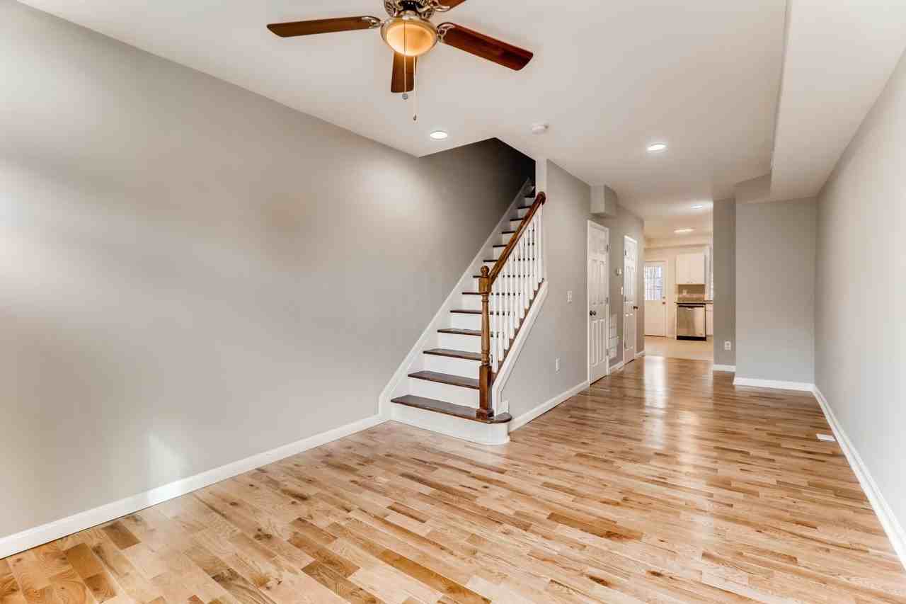 3322 Hudson St - Photo 6 of 33