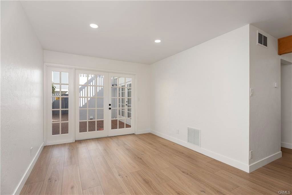 480 Prospect St - Photo 3 of 8