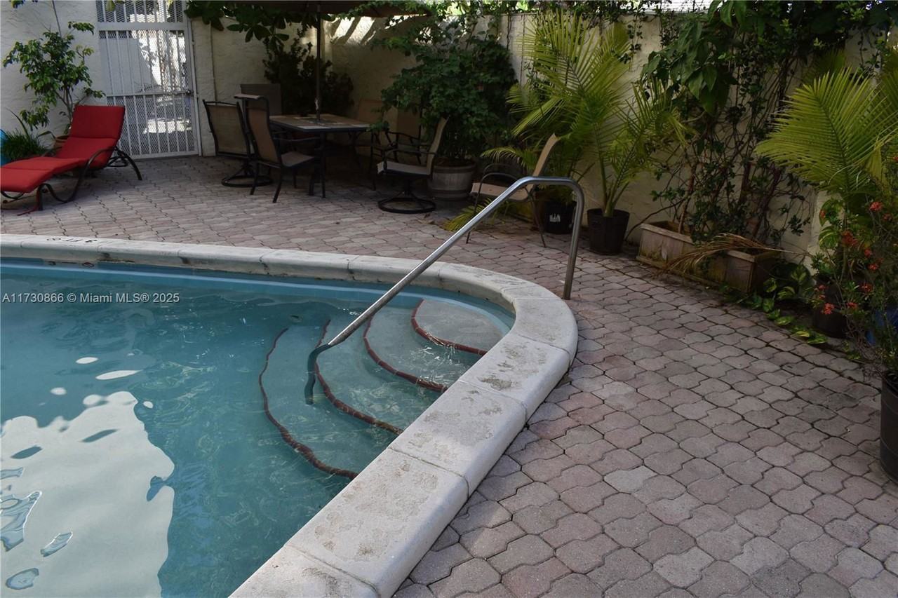 1777 Michigan Ave #306 - Photo 2 of 8