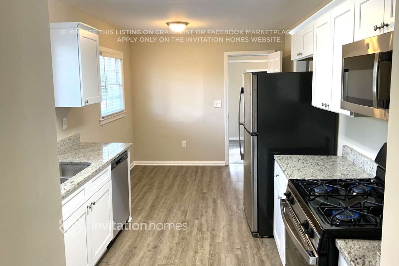 2178 Bollingbrook Drive Southwest - Photo 4 of 20