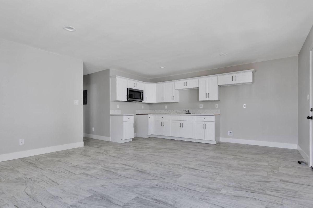 407 S B St - Photo 3 of 25