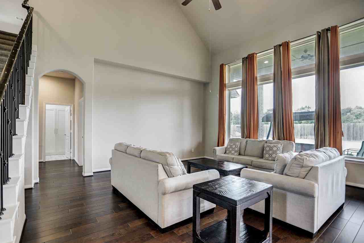 31402 Farm Country Ln - Photo 7 of 32