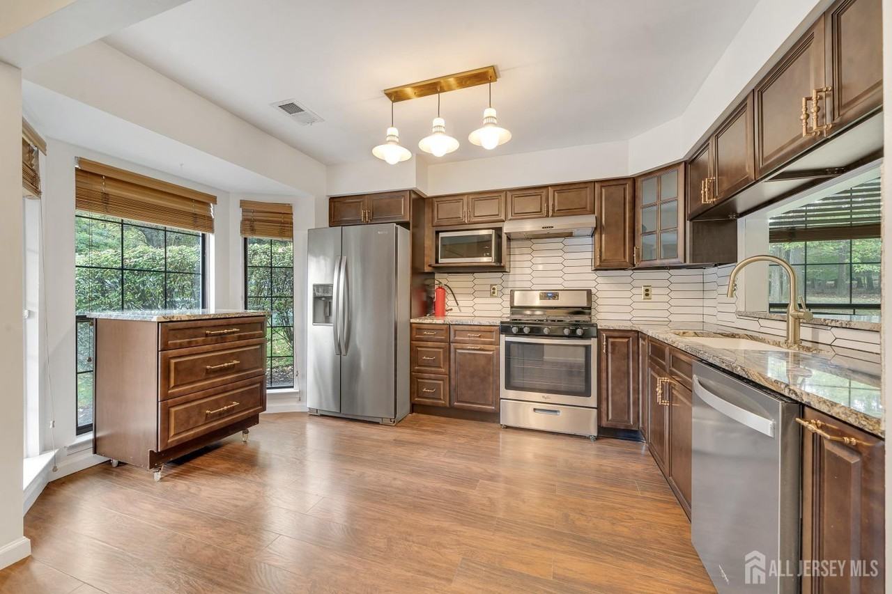 2301 Timber Oaks Rd - Photo 3 of 22