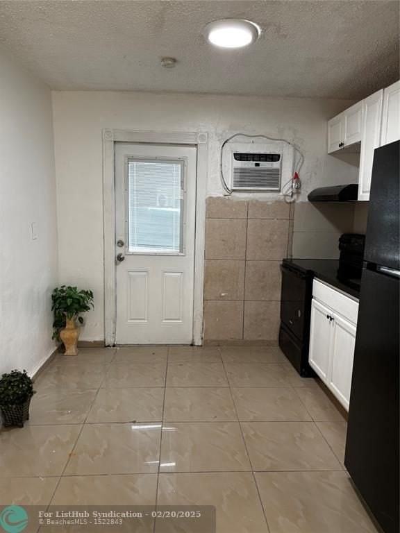 421 S 61st Ter - Photo 3 of 17