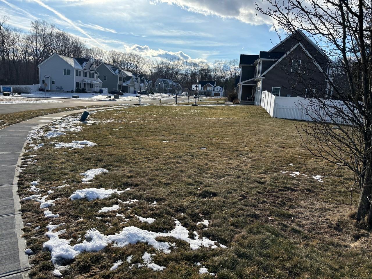 22 Hunters Ln - Photo 3 of 38