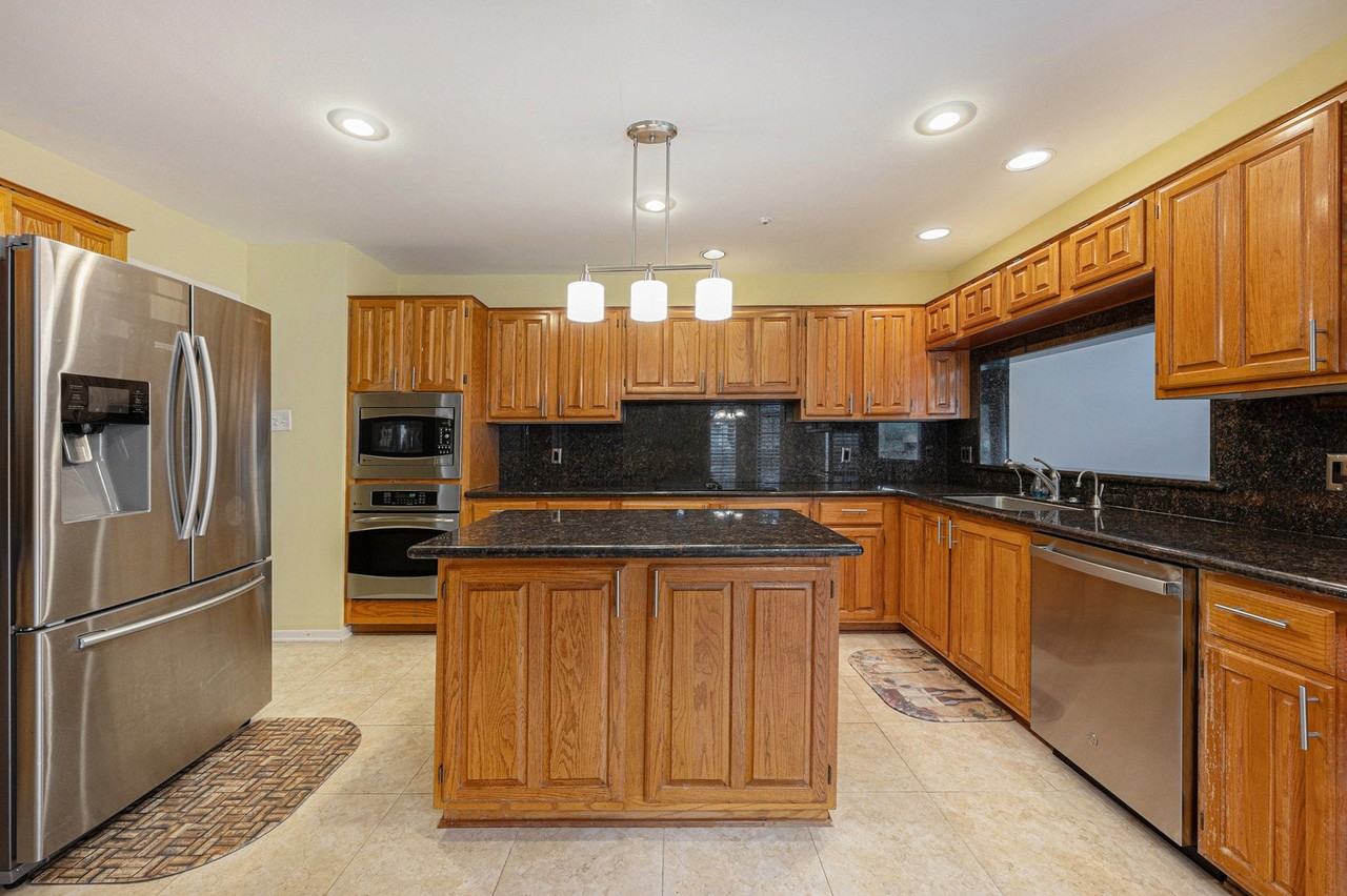 302 Longview Dr - Photo 7 of 23