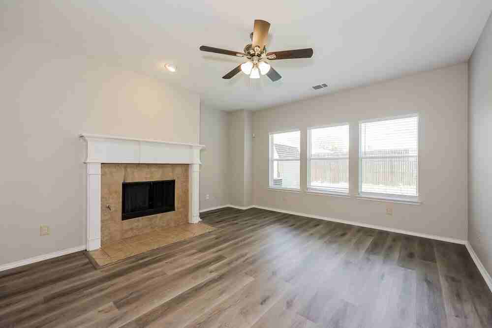 813 Loftin St - Photo 5 of 17