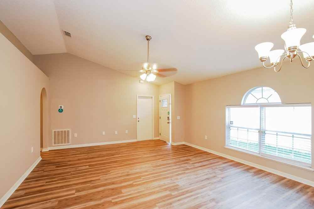 1818 Jake Ln - Photo 3 of 15