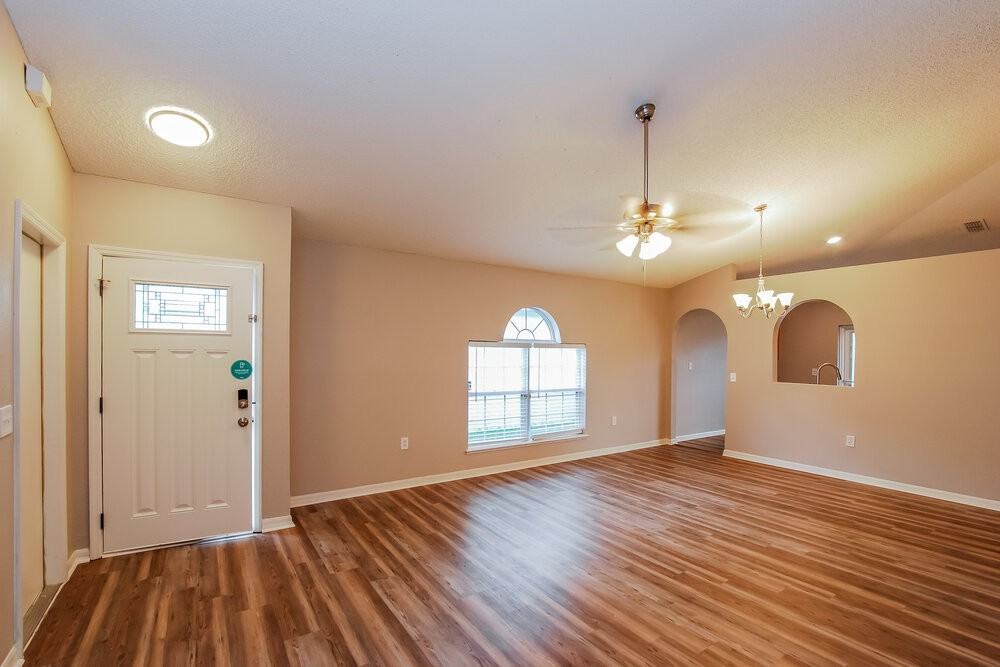 1818 Jake Ln - Photo 4 of 15