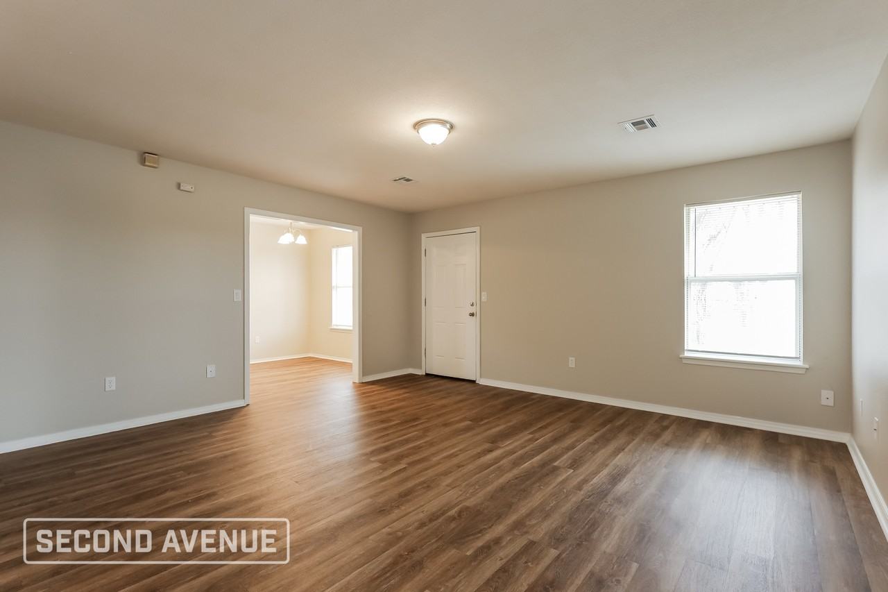 319 S Pennsylvania Ave - Photo 4 of 23