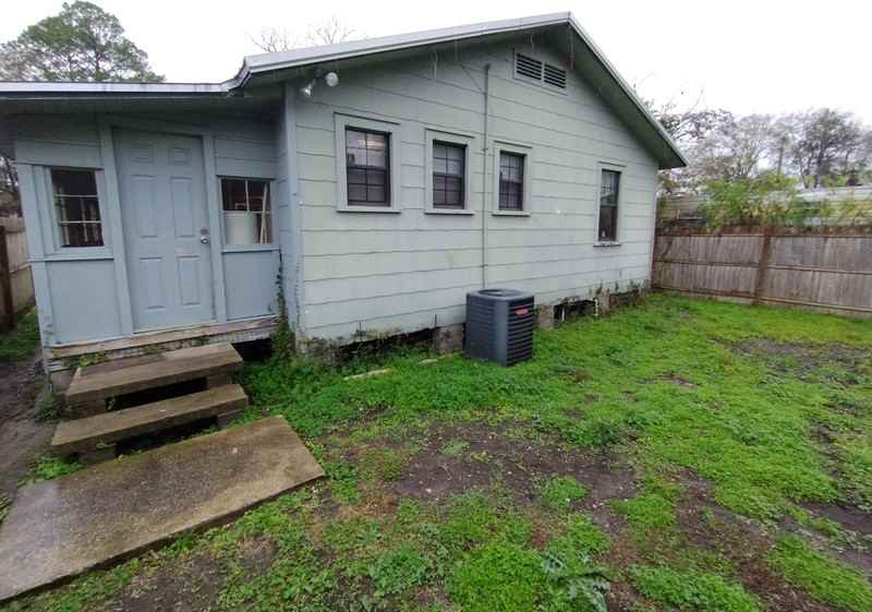 5605 Wesconnett Blvd - Photo 2 of 12