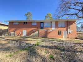 featured image of 1 Broadmoor Dr