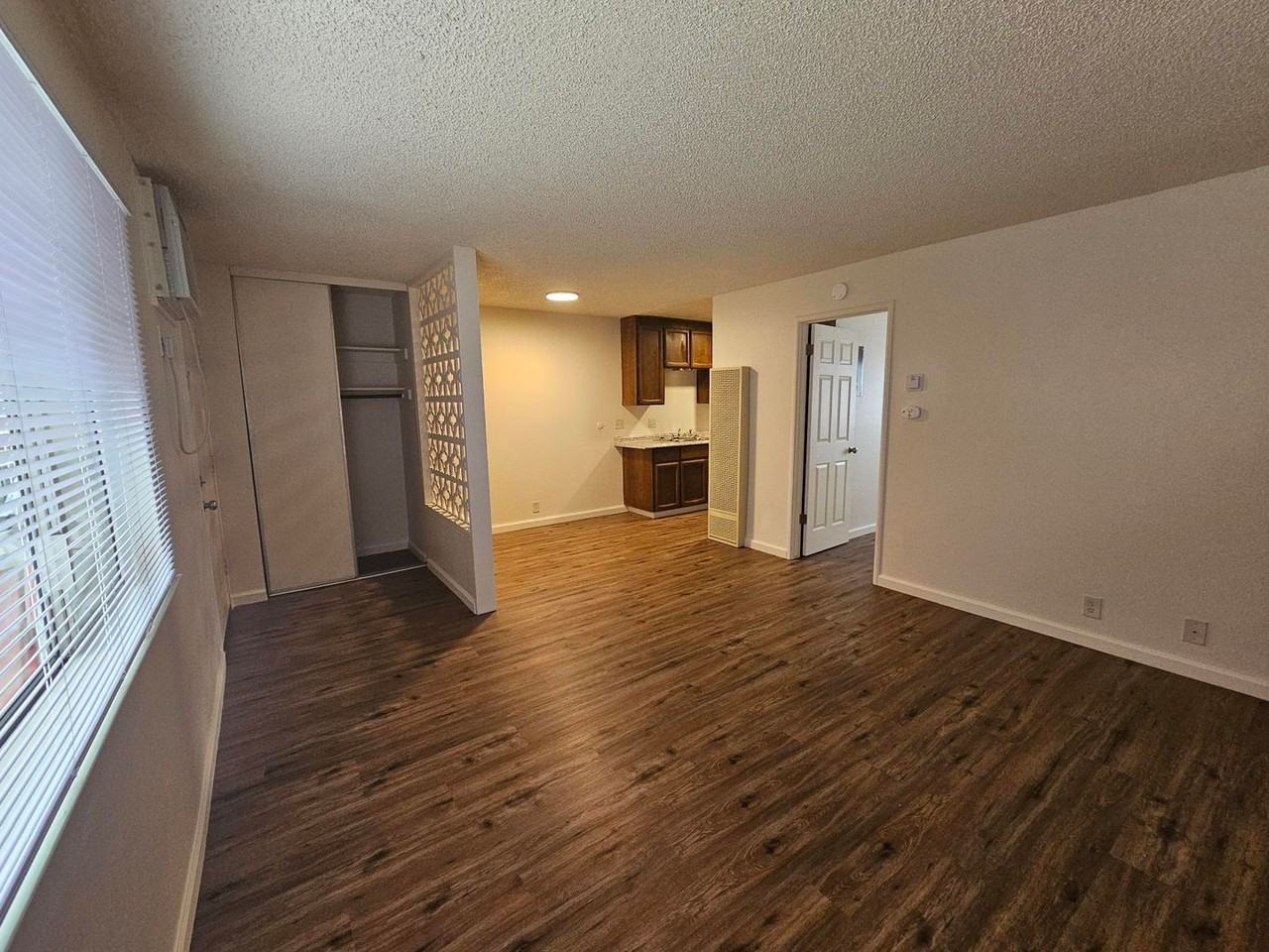 BS1221 - Photo 2 of 19