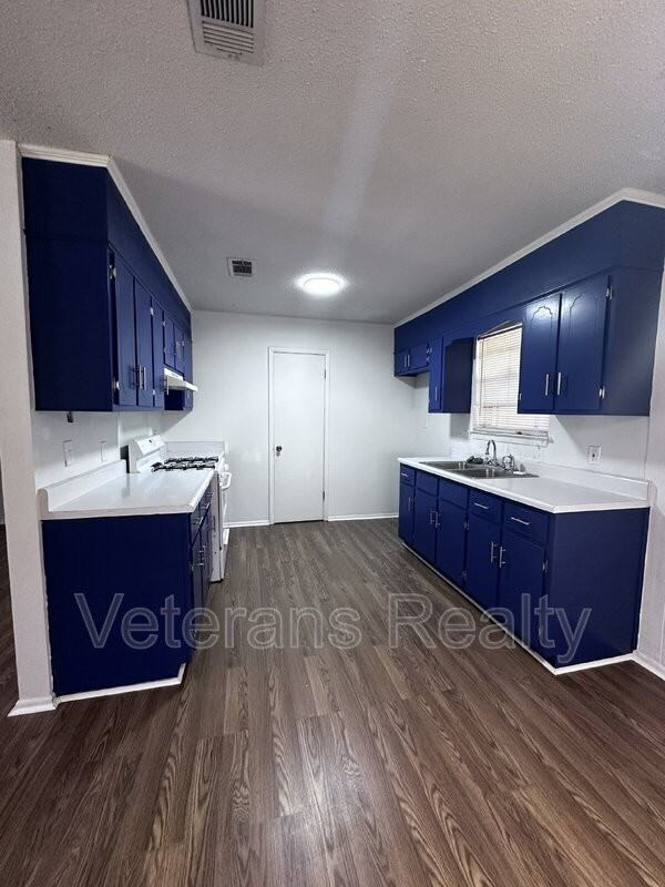 1313 42nd Ave - Photo 2 of 16