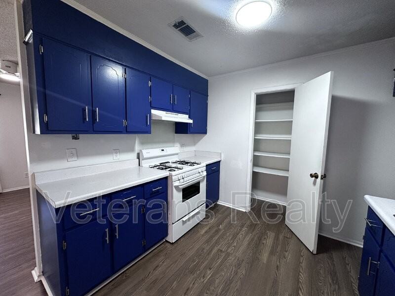 1313 42nd Ave - Photo 3 of 16