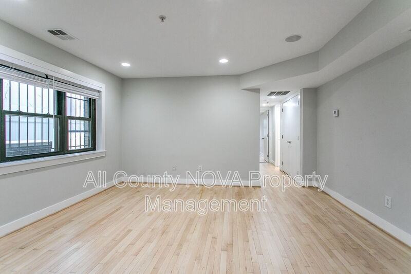 1323 K St Se #102 - Photo 3 of 19