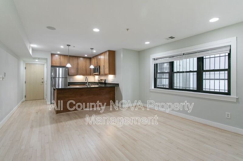 1323 K St Se #102 - Photo 4 of 19