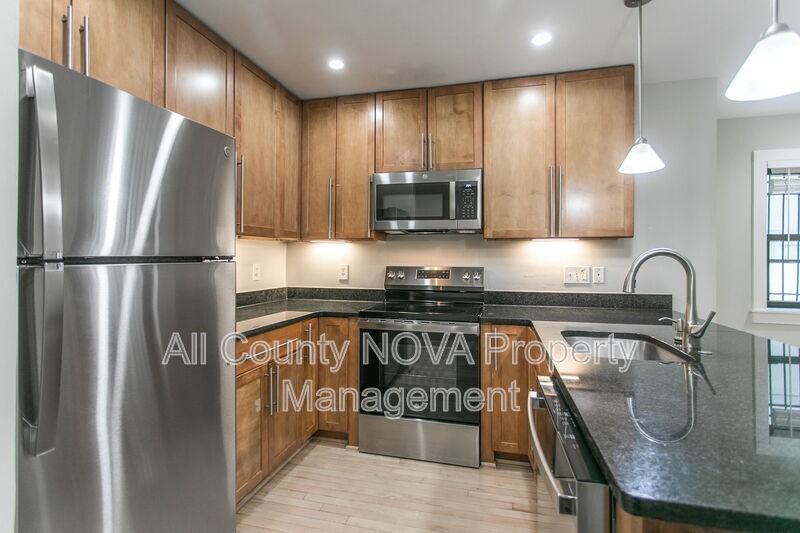 1323 K St Se #102 - Photo 7 of 19