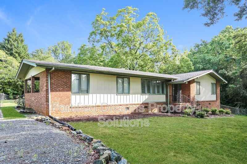 2601 Peace Haven Dr - Photo 2 of 13