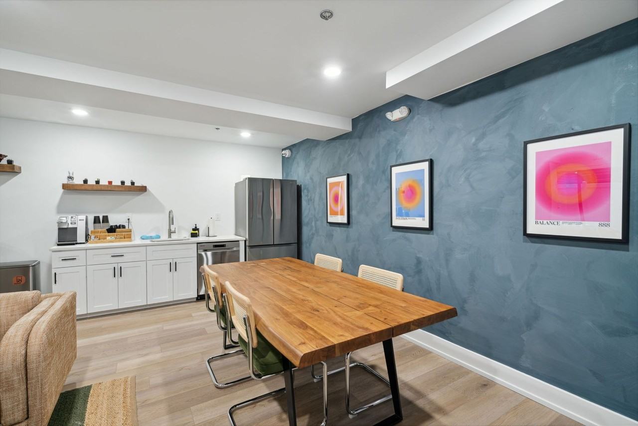 The Crown on Leland - Photo 4 of 50