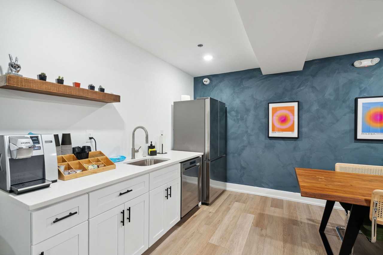 The Crown on Leland - Photo 6 of 50