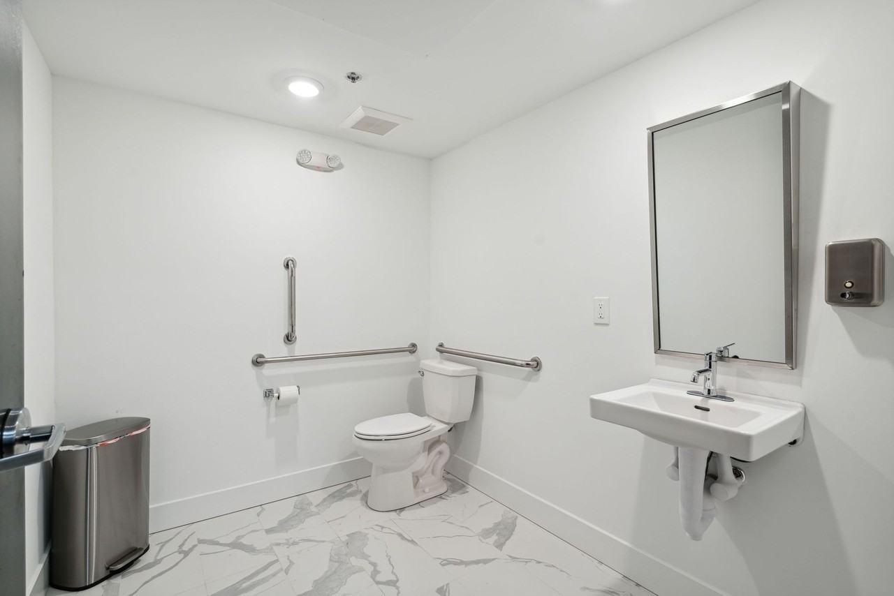 The Crown on Leland - Photo 7 of 50