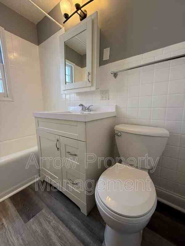 1640 Washington St #1 - Photo 4 of 6