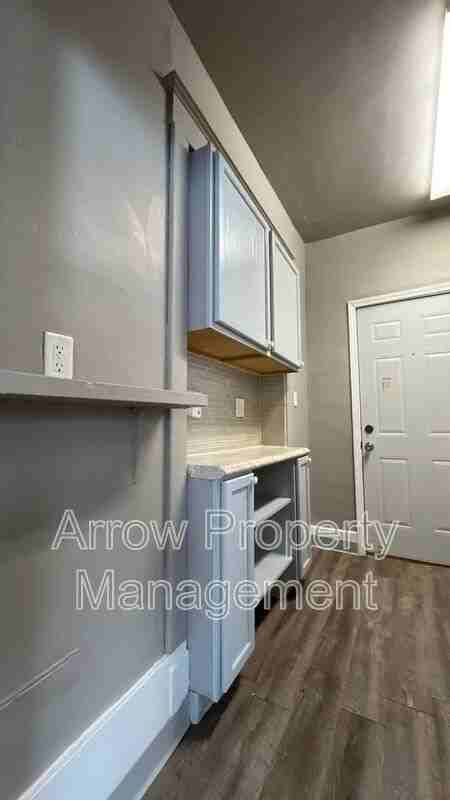 1215 Peach Street #1 - Photo 4 of 12