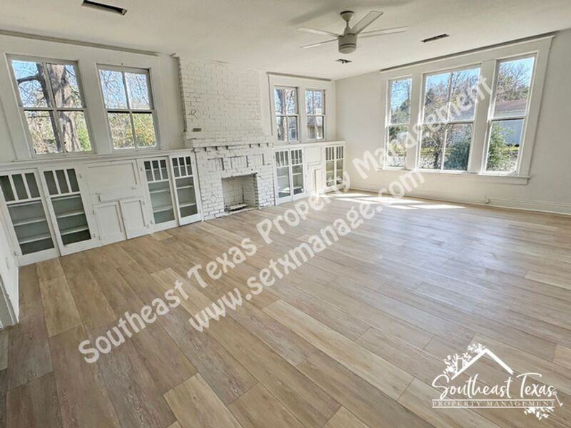 1420 Liveoak St - Photo 2 of 11