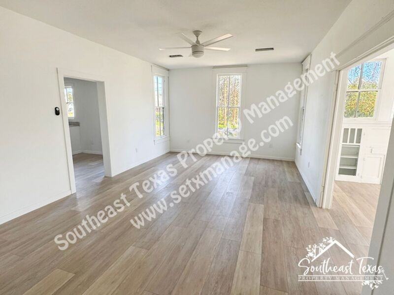 1420 Liveoak St - Photo 3 of 11