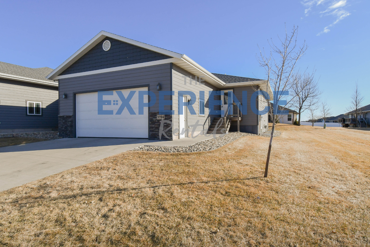 3704 S Outfield Cir - Photo 2 of 50