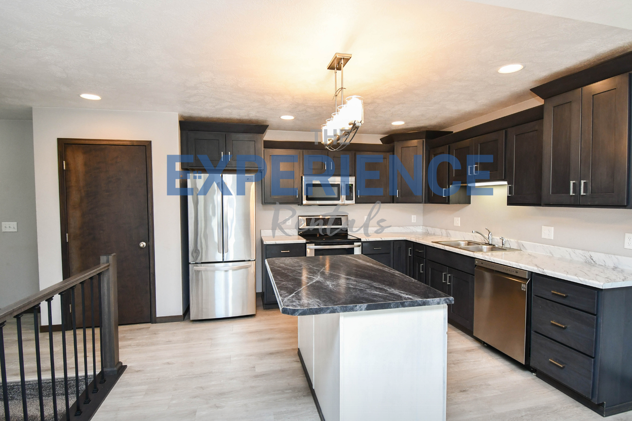 3704 S Outfield Cir - Photo 5 of 50