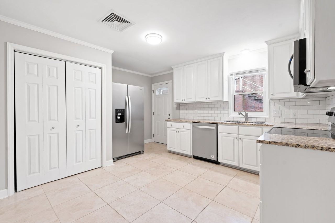 609 W Markham Ave - Photo 3 of 12