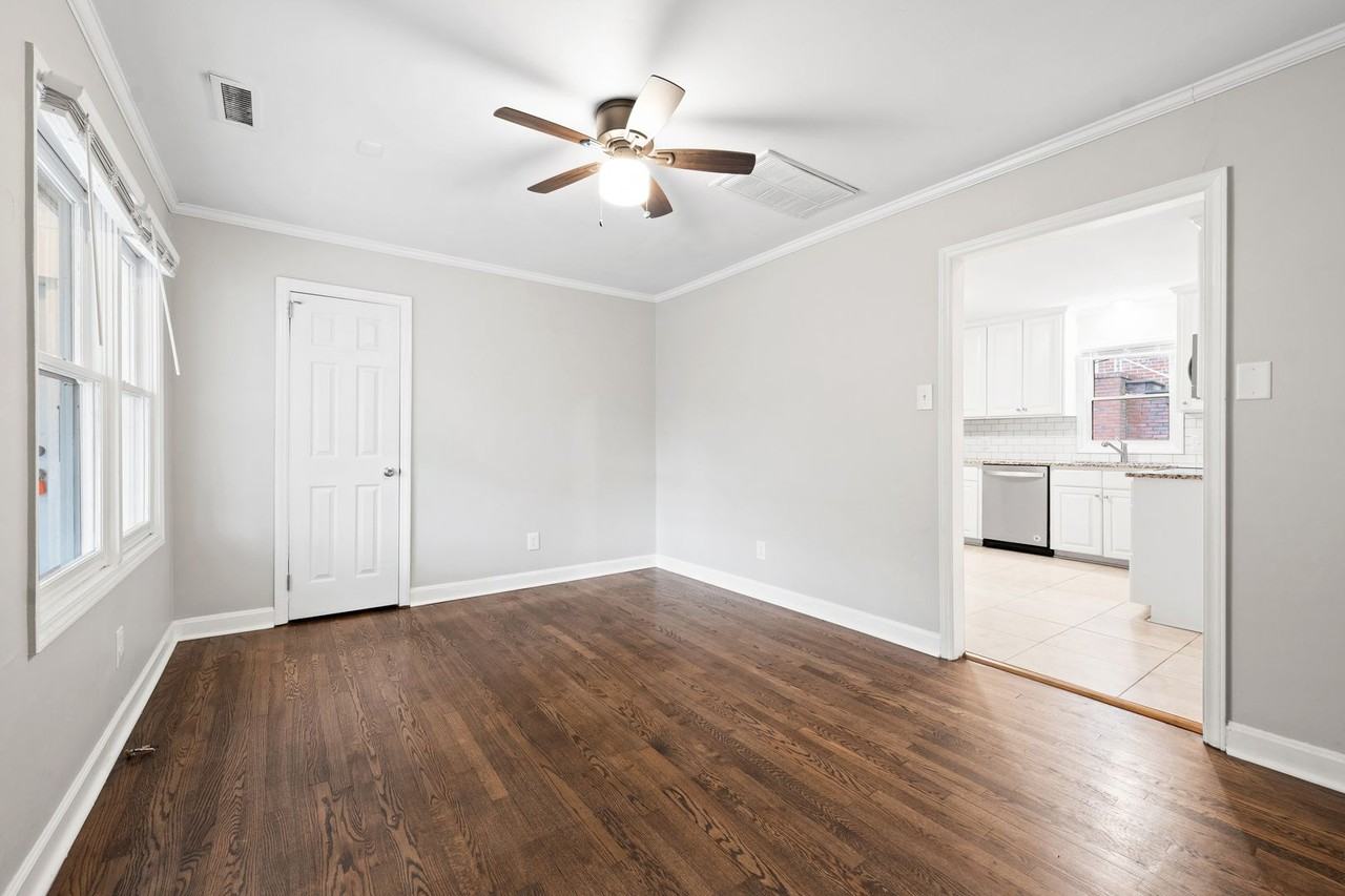 609 W Markham Ave - Photo 4 of 12