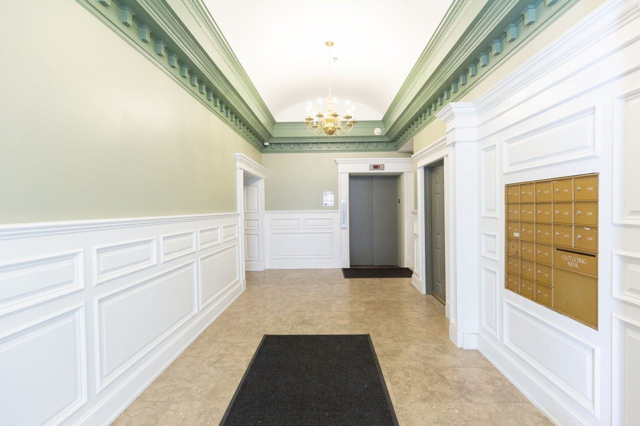 Pine Street Manor - Photo 2 of 5